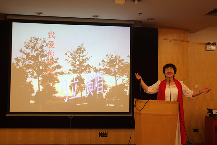 图五:天津市朗诵艺术团马立演唱《我爱你中国》